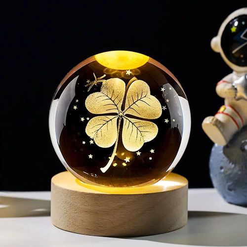 Veilleuse boule de cristal en forme de trèfle à quatre feuilles, objet décoratif de bureau.