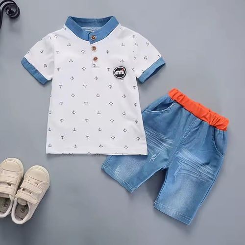 Ensemble garçon 2 pièces polo blanc à motifs ancres avec short en jean bleu
