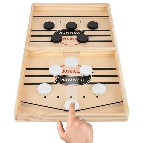 Fast bouncing puck to win the wooden board game