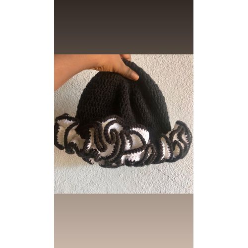 Chapeau en laine à froufrou pour femmes