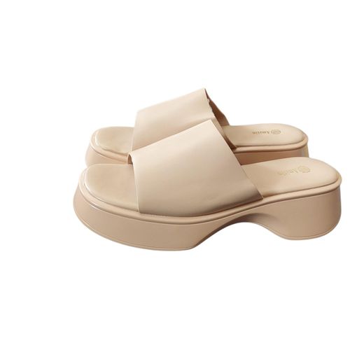 Chaussures compensé pour femme