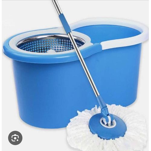 Seaux de ménages bleues