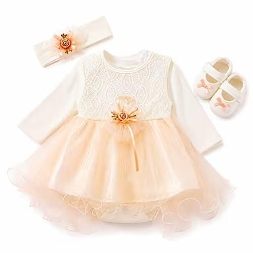 Coffret baptême fillette – Naissance - En blanc avec Saumon (Robe, barboteuse, chaussures & barrette) - Blanc/Saumon