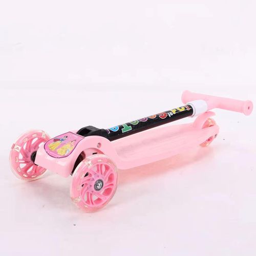 Trottinette rose, jouet a trois roues, lumineuse