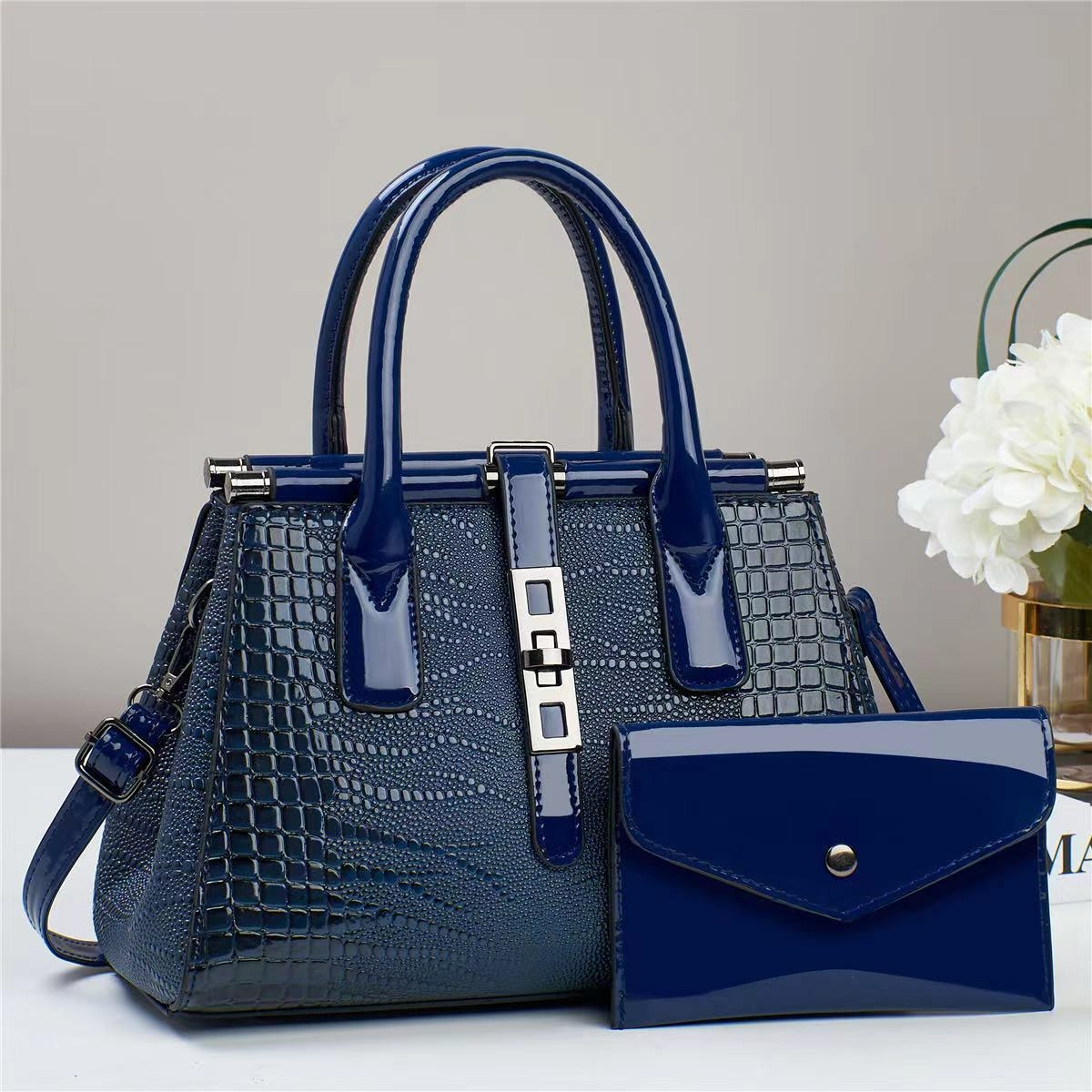 Wholesale  Leisure Shoulder Women's Bag  Large Capacity  Crocodile Pattern Bright Leather Fashion Handbag