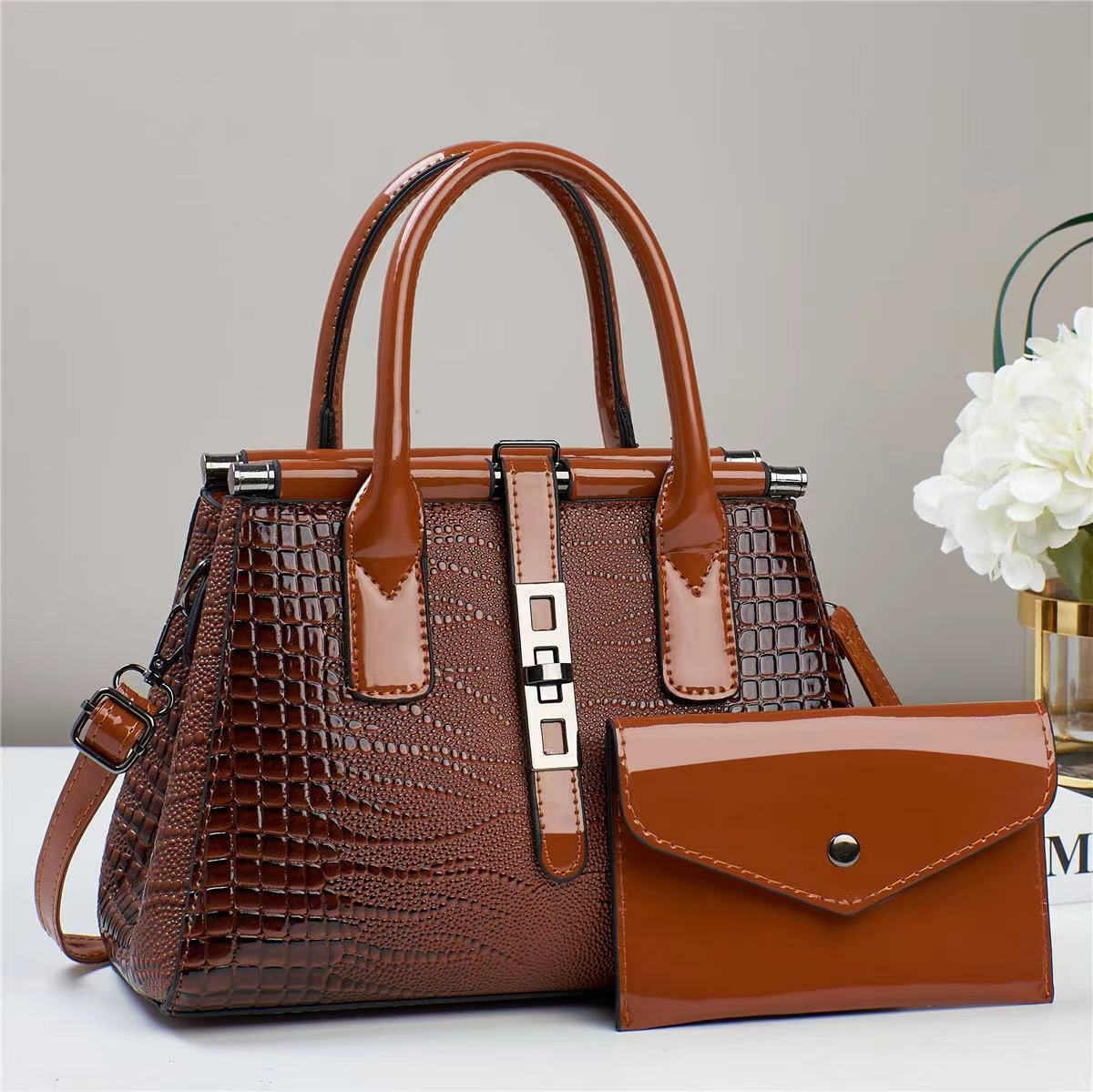 Wholesale  Leisure Shoulder Women's Bag  Large Capacity  Crocodile Pattern Bright Leather Fashion Handbag