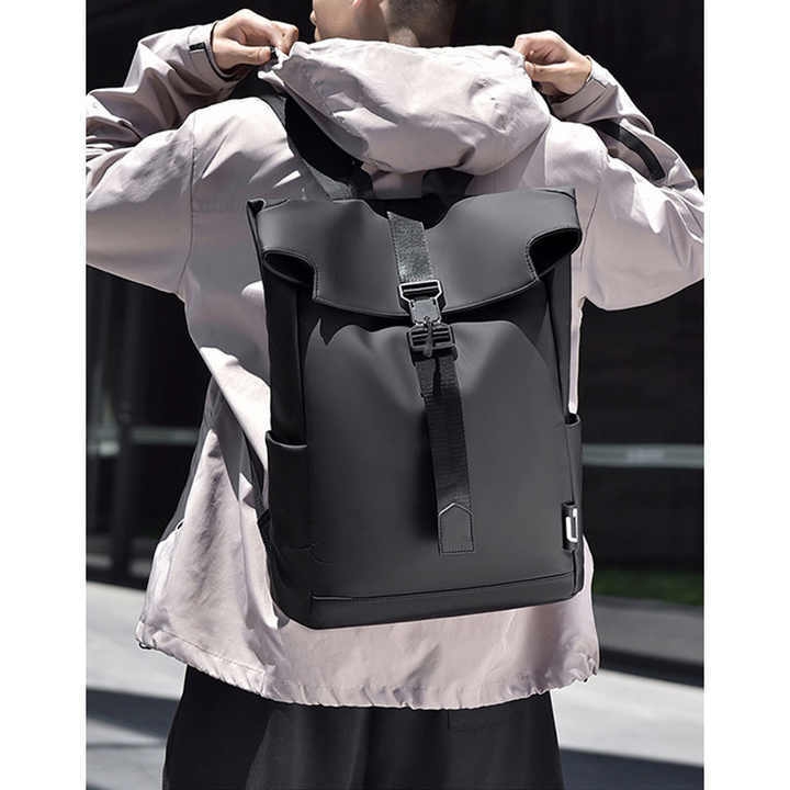 男女通用定制标志PU卷顶笔记本背包防水户外旅行包学生休闲运动大容量批发