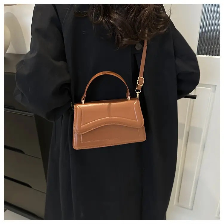 女士时尚白色人造皮革单肩包，带可调节肩带，磁性闭合和时尚手柄 - 适合休闲和正式场合，休闲钱包 - 最小主义设计 - 耐用手柄，单肩包 详情 7