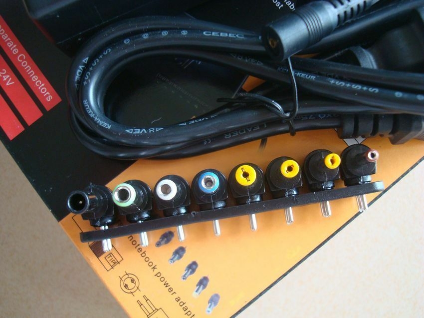 Notebook Power Adapter 96 Watts – Chargeur Universel Pour Ordinateur Portable avec 8 Connecteurs IB00131