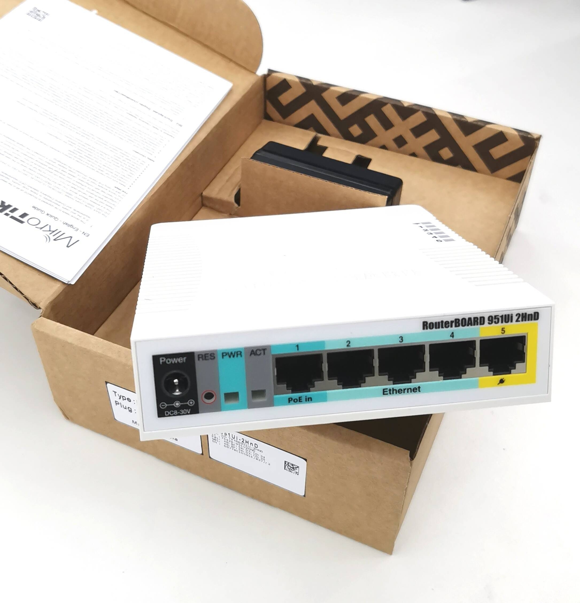 Routeur wifi MikroTik RB951Ui-2HnD ROS
