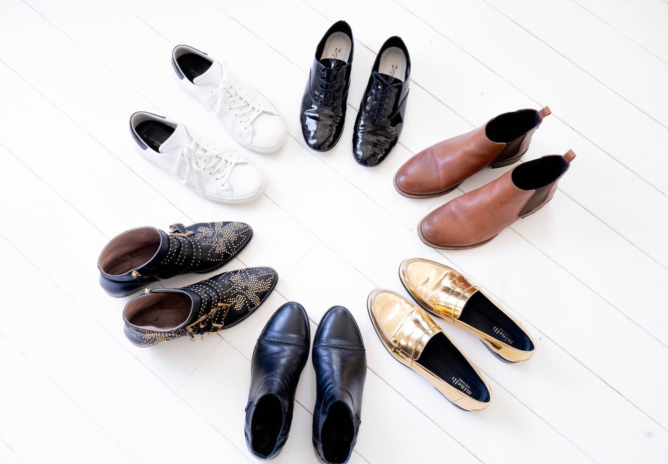 Image result for paires de souliers, description