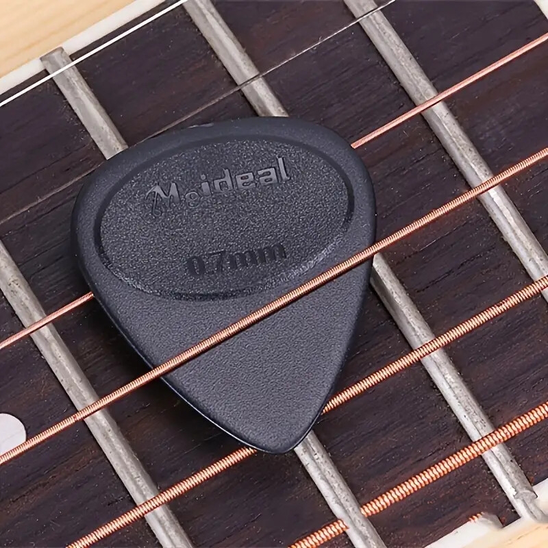 20 件黑色防滑吉他拨片 - 0.7 毫米厚,增强快速拨奏 - 非常适合原声吉他、电吉他和低音吉他 - 耐用材料,提高可玩性 商品详情 1