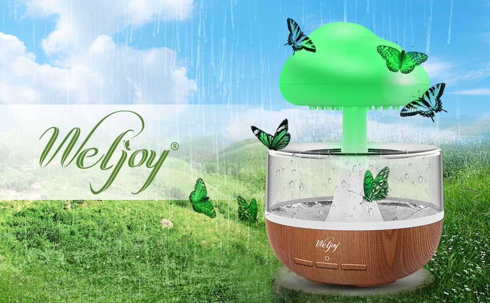 avec dessus vert en forme de champignon et base en verre. Entouré de papillons bleus dans une scène inspirée de la nature