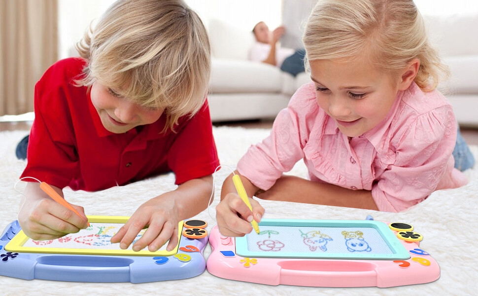 Enfants Play Together