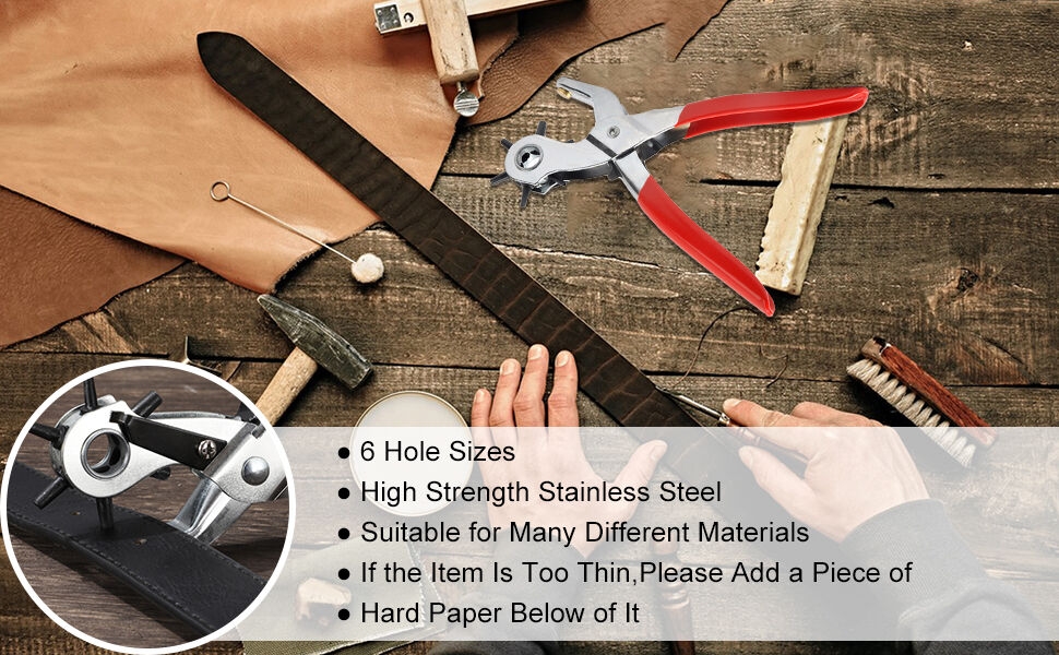 Herramientas de artesanía en cuero sobre superficie de madera. Incluye pieza de cuero, perforadora, alicates, regla y cepillo. El recuadro muestra 6 tamaños de orificios para una herramienta de acero inoxidable.