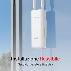 Le texte indique « Installazione flessibile » et « Su palo, parete e finestra ». Vues multiples d'un appareil électronique blanc monté sur différentes surfaces sur fond de ciel bleu.
