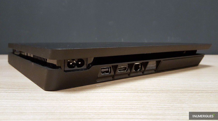 PlayStation-4-Slim_Test_05.jpg