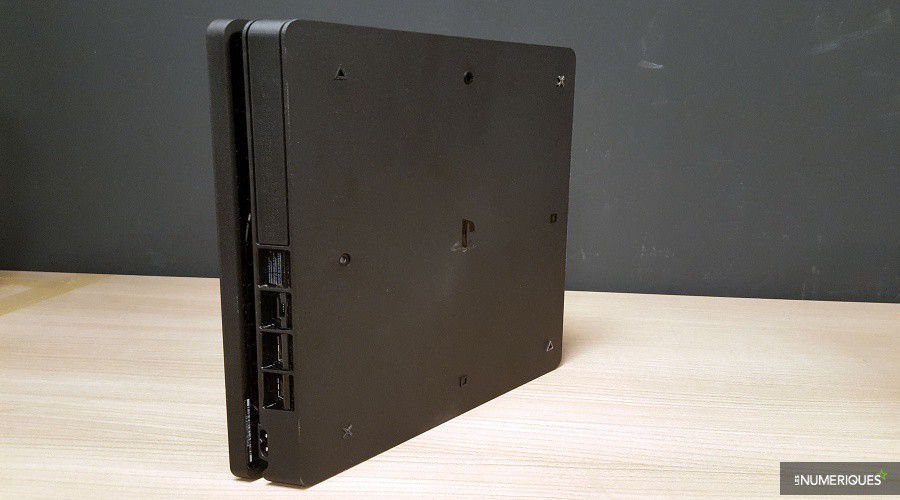 PlayStation-4-Slim_Test_06.jpg