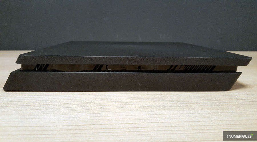 PlayStation-4-Slim_Test_04.jpg
