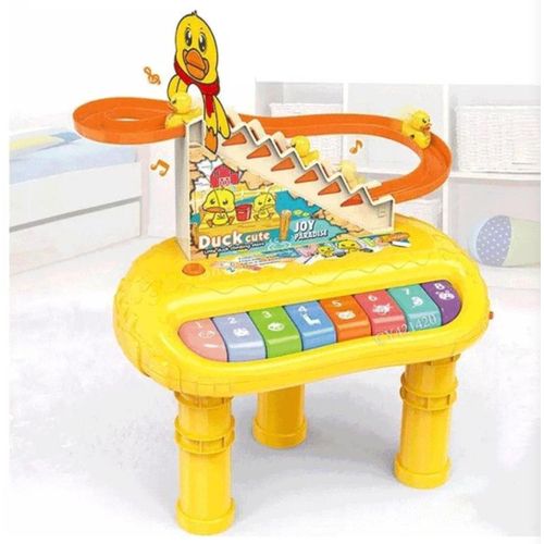 Piano Portable avec petits canards qui montent les escaliers