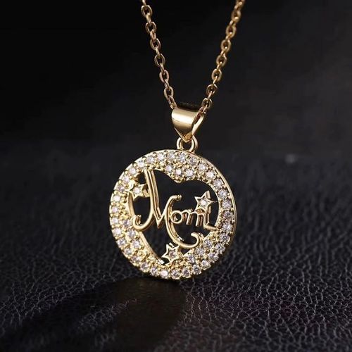Collier avec pendentif cœur étoiles et lettres MOM pour maman plaqué or