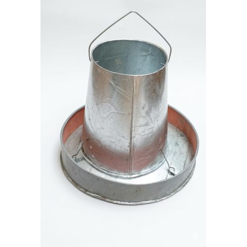 Mangeoire métallique pour volailles