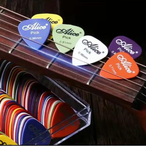 Lot de 4 Médiators pour Guitare - Épaisseurs Assorties et Couleurs Variées