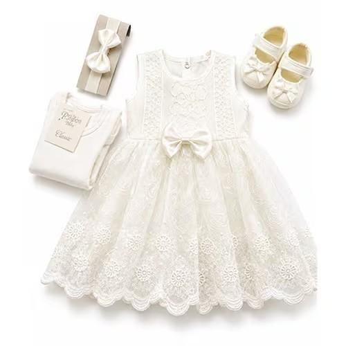 Coffret baptême fillette – Naissance - Blanc avec noeuds (Robe, barboteuse, chaussures & barrette) - Blanc