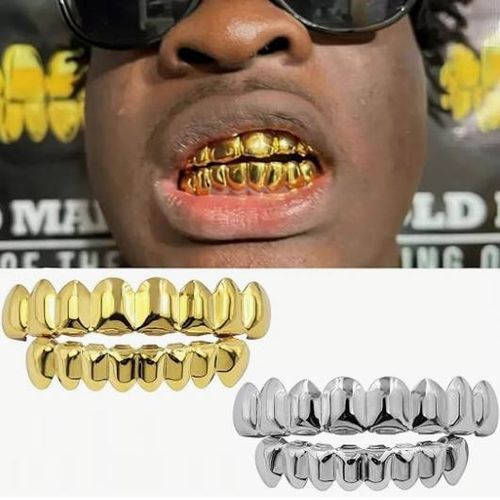 Lot de 2 grilles dentaires pour hommes. Grilles dentaires pour les dents du haut et du bas (8 dents), en laiton plaqué or 18 carats avec barres de moulage. Accessoire unisexe pour déguisement de rappeur hip-hop.