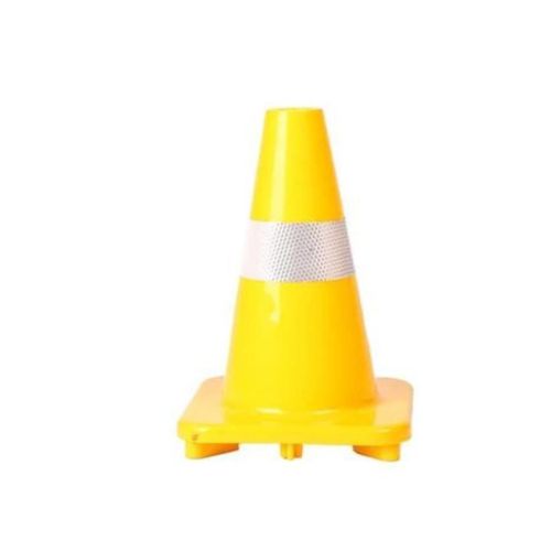 Cône de signalisation routière jaune avec bande réfléchissante