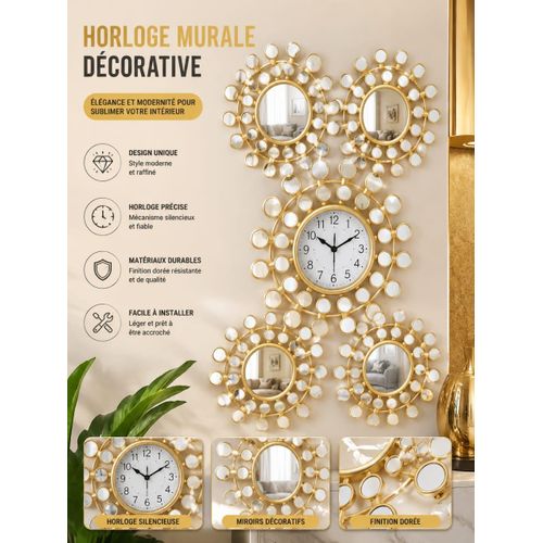 horloge murale décorative entourée de quatre miroirs assortis