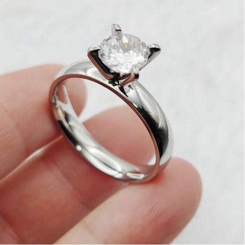 Bague Solitaire en Argent avec Pierre Brillante