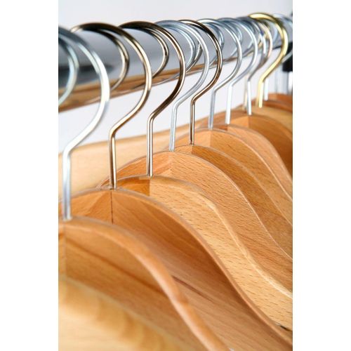 Cintre en bois avec pince