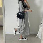 product_image_name-CALLIARA-Robe t-shirt grise à imprimé de lettres style coréen, robe longue décontractée d'été à fente latérale et coupe ample-2