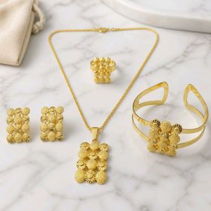 Ensemble Bijoux Femme- Chaîne , Boucles D'Oreilles , Bracelet et Bague - - Or Plaqué
