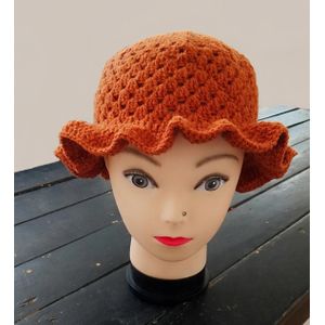 Bonnet Chapeau en Crochet à Bord Ondulé Marron