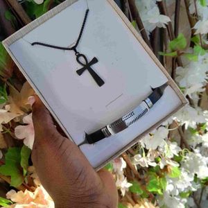 3D Fashion Box cadeau homme composé de chaîne noir et bracelet  Argenté, crucifix, bijoux religieux  45cm En Acier Inoxydable  pendentif  croix de jesus, crucifix, bijoux religieux idéal cadeau pour saint  valentin , anniversaire, mariage 