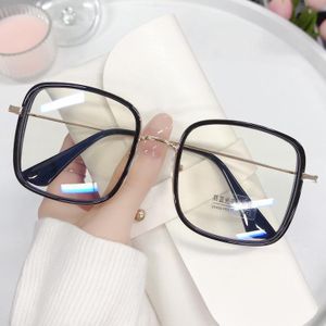 Lunettes Anti-Lumière Bleue Carrées Ultra-Légères pour Femmes – Monture Métal Noire sans Correction