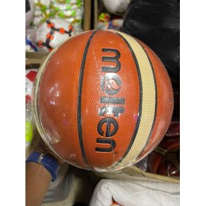 Ballon de basket-ball en cuir PU taille 7, stable, rebondissant, flexible et étanche, idéal pour les sports de plein air et les entraînements en salle.