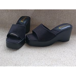 Mode Chaussure compensée noir