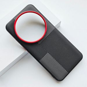 Autre Coque Luxe texturé Carbone & Damier Xiaomi 15 Ultra – Design Sportif Noir & Cerclage Caméra Rouge