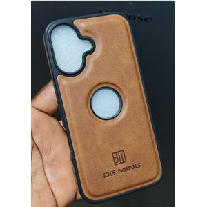 Coque iphone 17 marron DG 