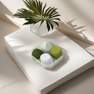 Lot 4 Beauty Blender Éponge Maquillage Vert Anti-Absorption Fond de Teint avec Boîte de Rangement Transparente Application Uniforme Poudre Cushion BB Crème Teint Naturel Sans Trace Lavable Réutilisable Idéal Femme Maquillage Quotidien