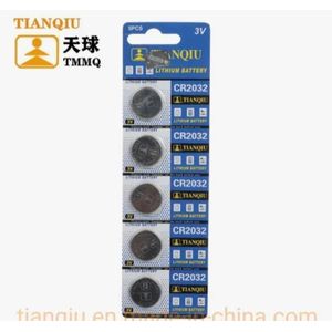 n lot de 5 piles boutons au lithium Tianqiu CR2032 de 3 volts.