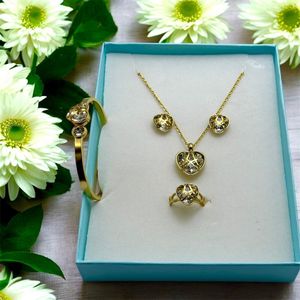 Bracelet +chaîne +boucles d'oreilles