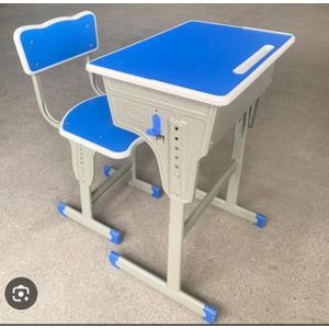 Tables et chaises scolaires pour les enfants effet bois bleues 
