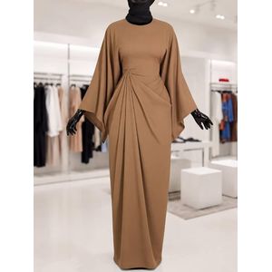 Mode Robe drapée camel – élégance minimaliste et sophistiquée