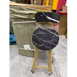 4 CHAISES EN BOIS