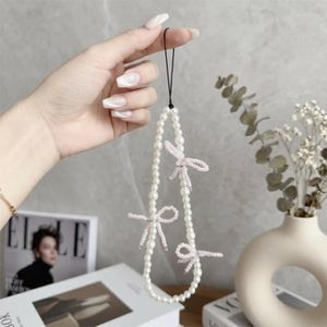 ShebSheb Chaîne de téléphone perlée avec nœuds roses – 18 cm / 7,09 po – bracelet élégant effet perles pour femme et fille, lanière décorative chic pour smartphone