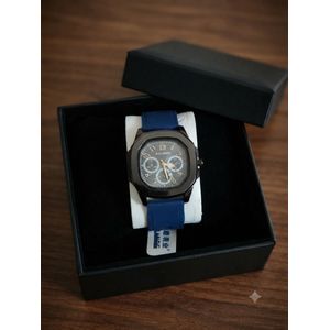 Montre Homme Élégante - Boîtier Carré et Bracelet en Silicone